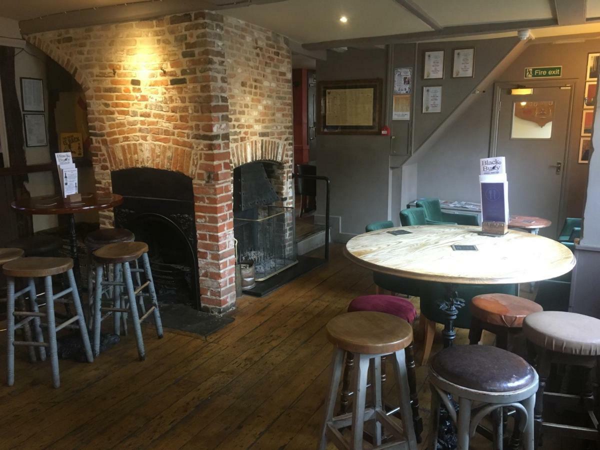 Wivenhoe Black Buoy Inn מראה חיצוני תמונה